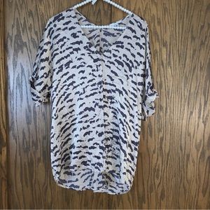 Cabi Medium‎ Silk V Neck Drop Shoulder Short Sleeve Blouse #569 CPT5